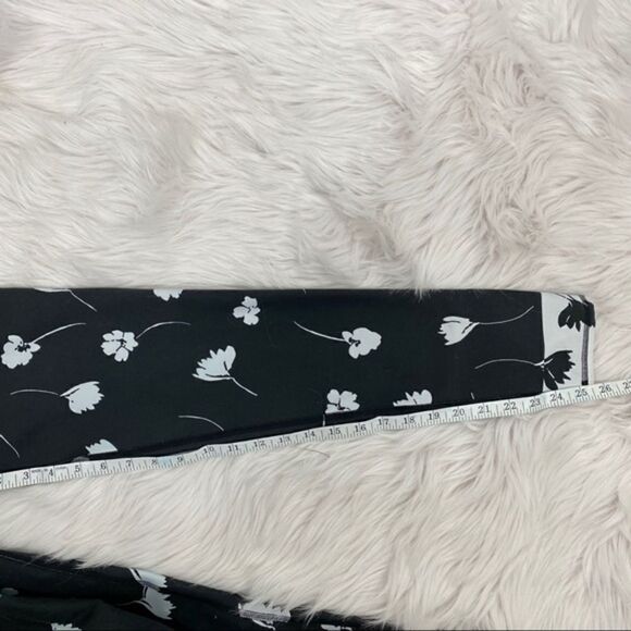 Fabletics Floral Capri Grey White Leggings XS - Picture 11 of 12